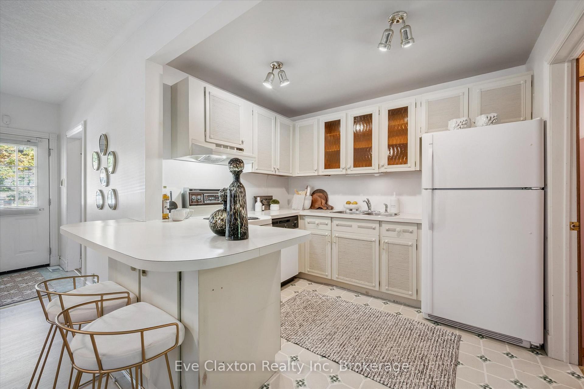 Photo 7 of 140 Arthur Street N, Guelph, St. George's — HOMEH