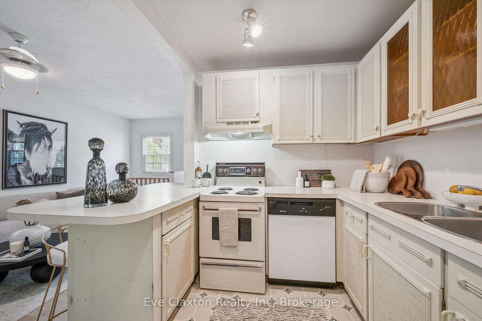 Photo 8 of 140 Arthur Street N, Guelph, St. George's — HOMEH