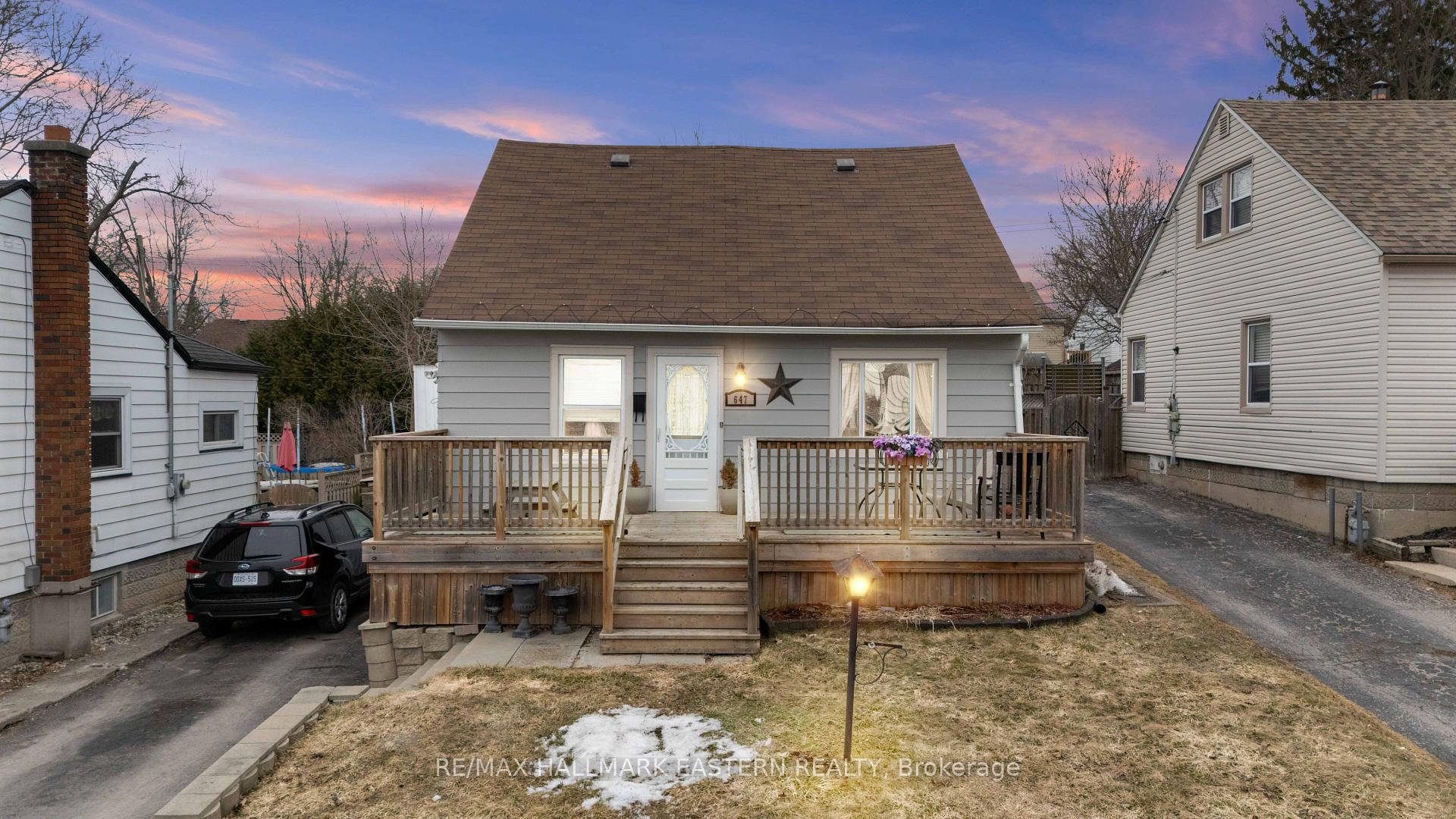 Photo 1 of 647 Park Street N, Peterborough, Northcrest Ward 5 — HOMEH