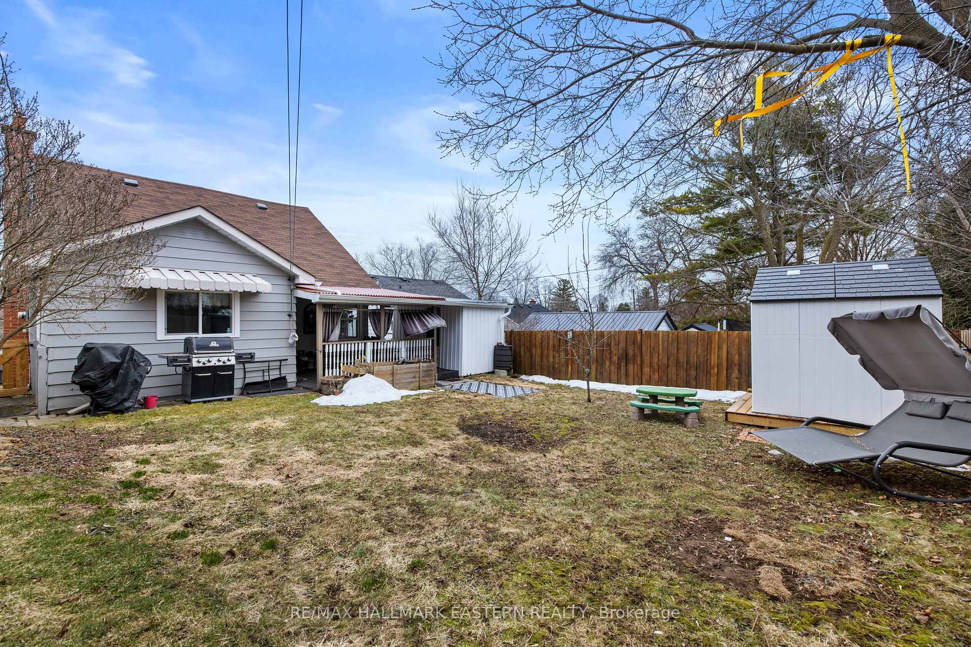 Photo 2 of 647 Park Street N, Peterborough, Northcrest Ward 5 — HOMEH