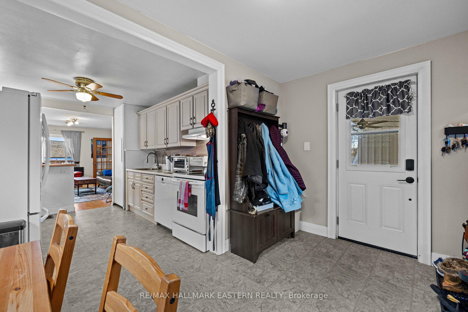 Photo 8 of 647 Park Street N, Peterborough, Northcrest Ward 5 — HOMEH