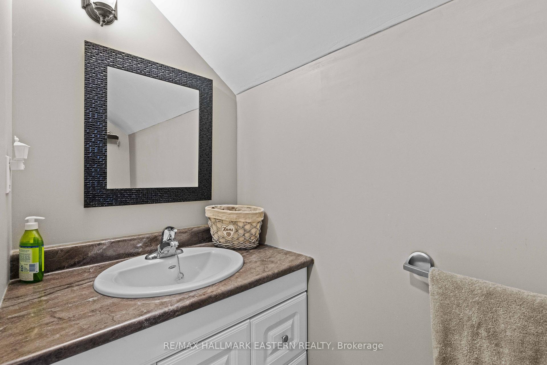 Photo 24 of 647 Park Street N, Peterborough, Northcrest Ward 5 — HOMEH