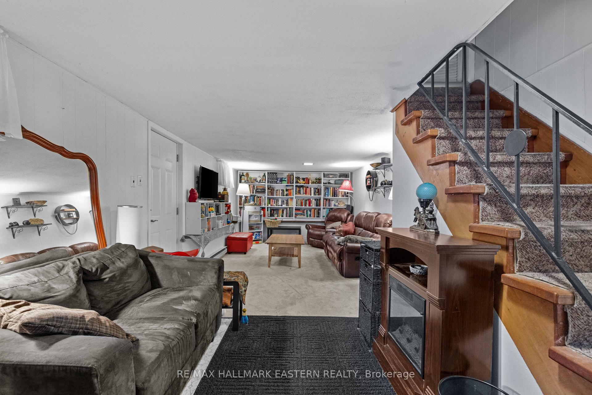 Photo 26 of 647 Park Street N, Peterborough, Northcrest Ward 5 — HOMEH