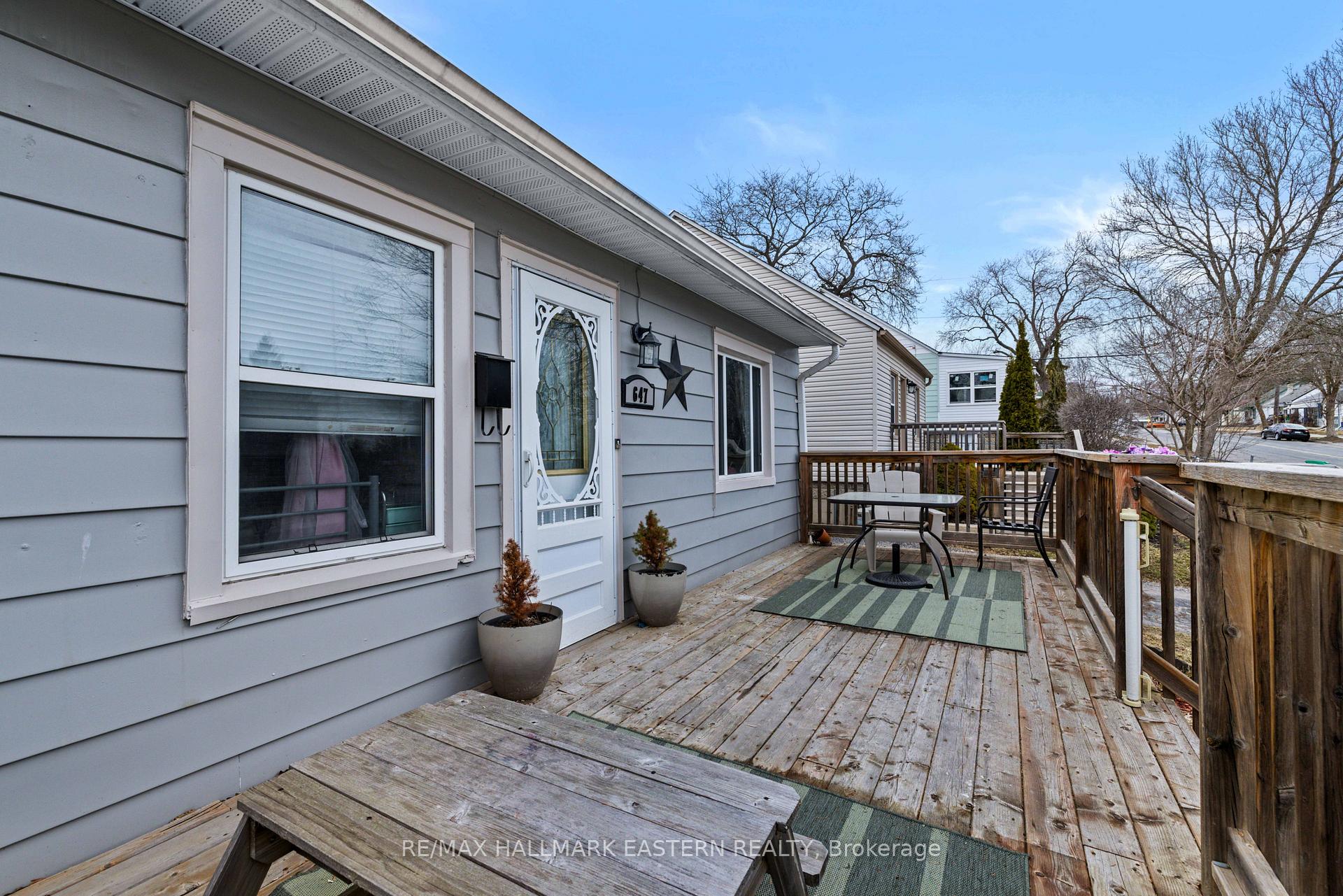 Photo 33 of 647 Park Street N, Peterborough, Northcrest Ward 5 — HOMEH