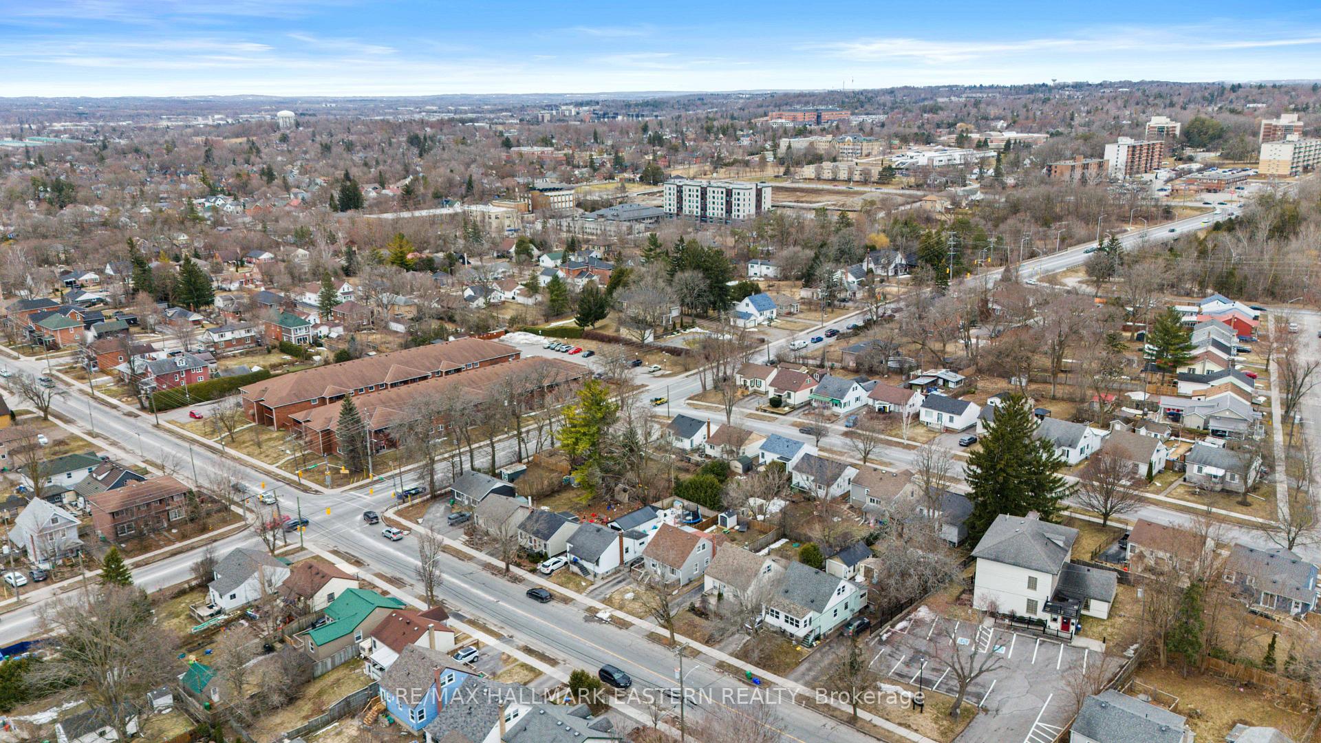 Photo 35 of 647 Park Street N, Peterborough, Northcrest Ward 5 — HOMEH