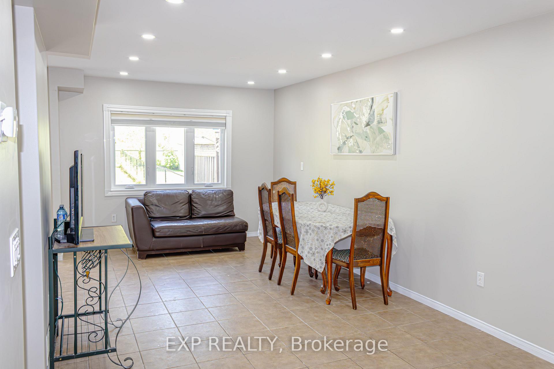 Photo 4 of 20 Curzon Crescent, Guelph, Willow West/Sugarbush/West Acres — HOMEH