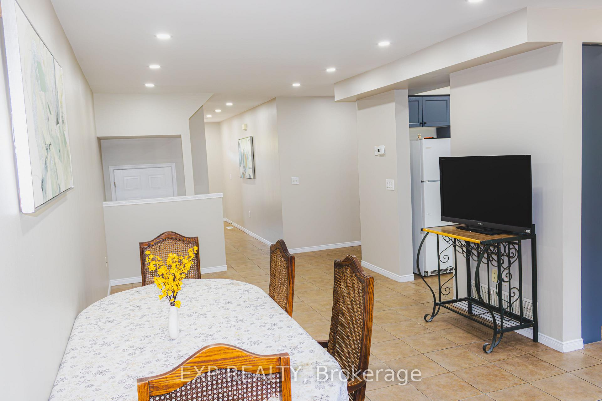 Photo 6 of 20 Curzon Crescent, Guelph, Willow West/Sugarbush/West Acres — HOMEH