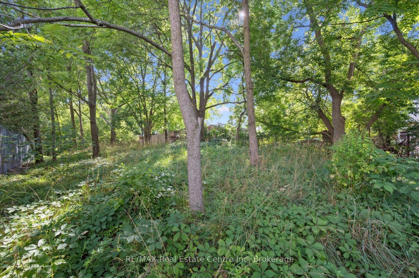 Photo 26 of 265 London Road W, Guelph, Exhibition Park — HOMEH