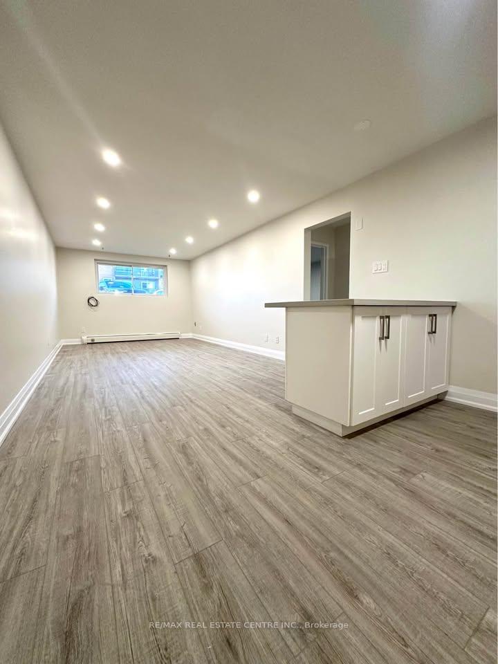 Photo 5 of Unit 4, 2 Normandy Drive, Guelph, St. George's — HOMEH