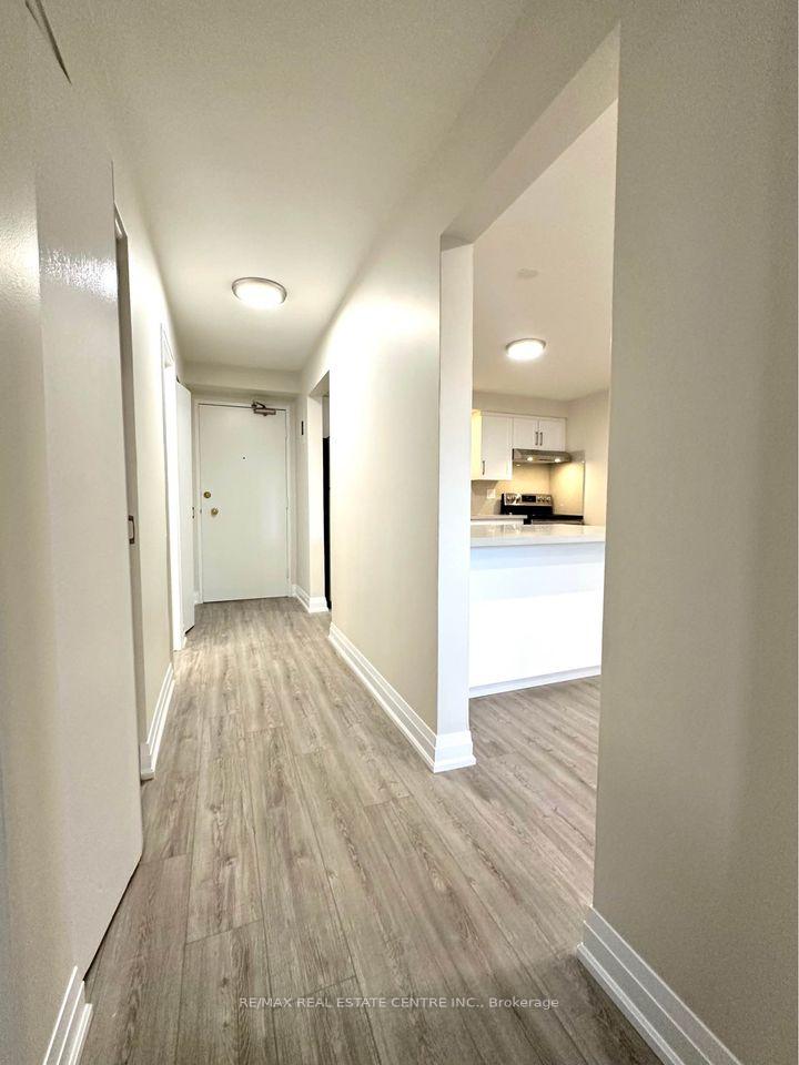 Photo 7 of Unit 4, 2 Normandy Drive, Guelph, St. George's — HOMEH