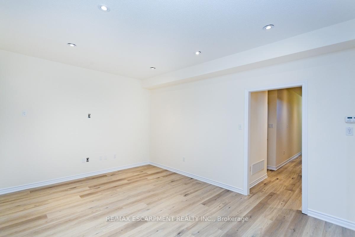 Photo 6 of 37 Jell Street, Guelph, Kortright East — HOMEH
