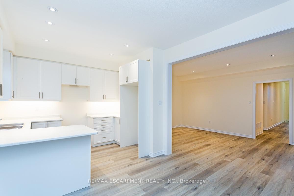 Photo 8 of 37 Jell Street, Guelph, Kortright East — HOMEH