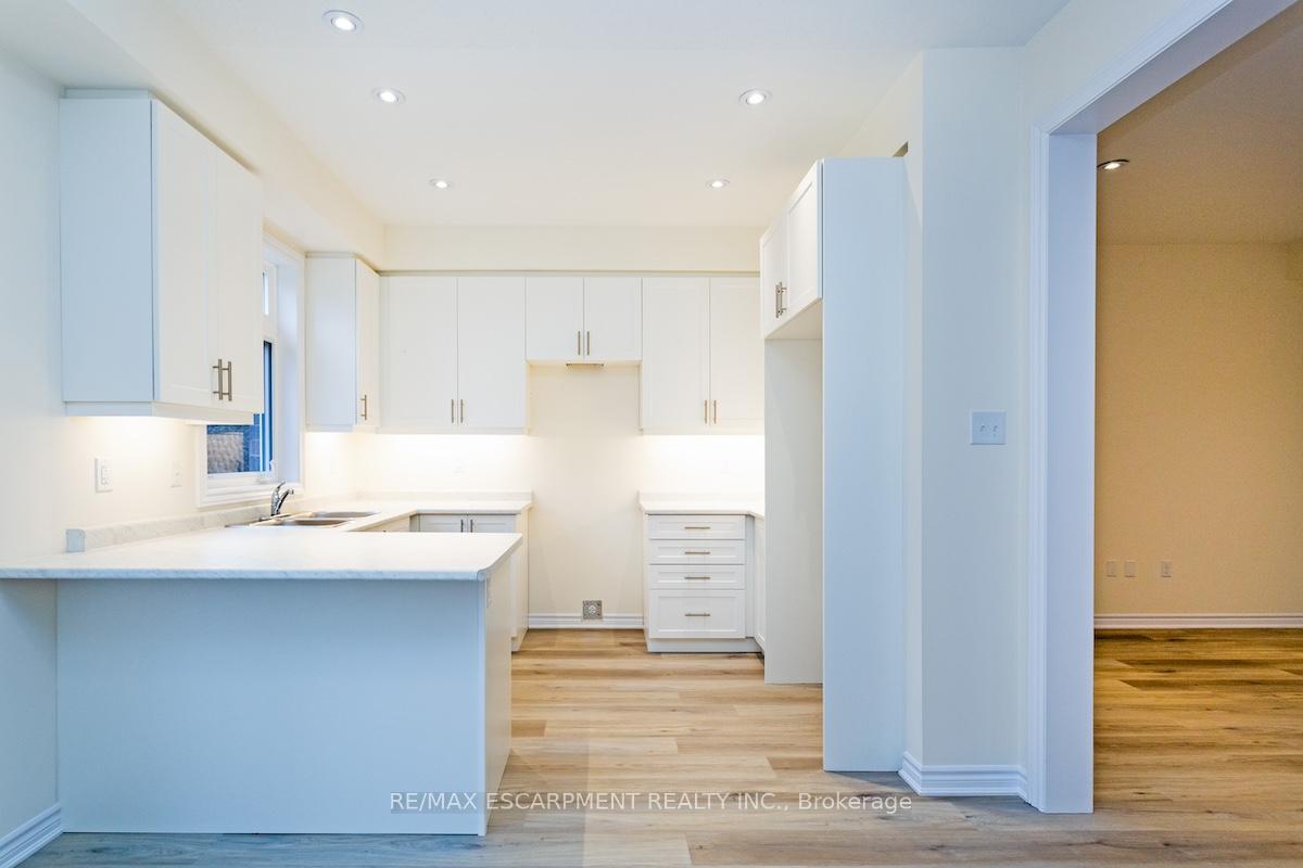Photo 9 of 37 Jell Street, Guelph, Kortright East — HOMEH