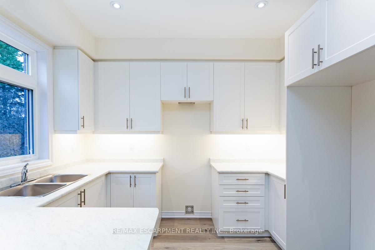 Photo 10 of 37 Jell Street, Guelph, Kortright East — HOMEH