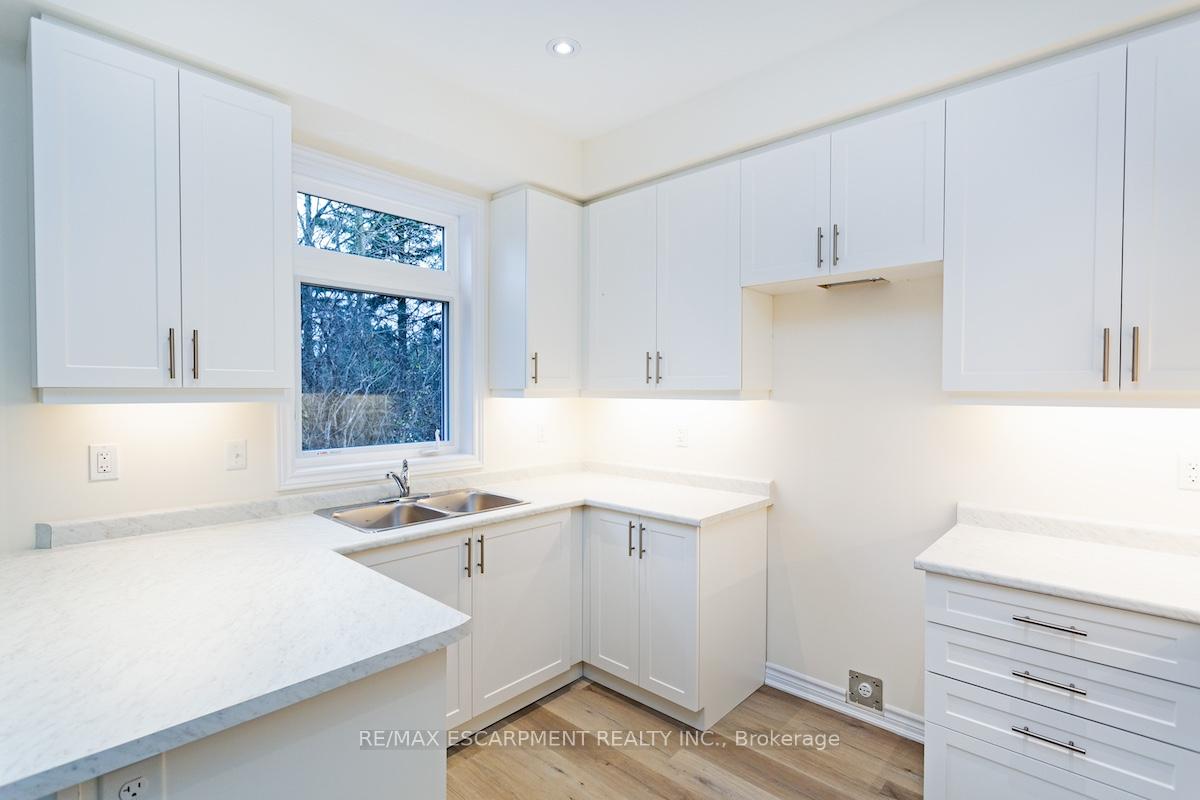 Photo 12 of 37 Jell Street, Guelph, Kortright East — HOMEH