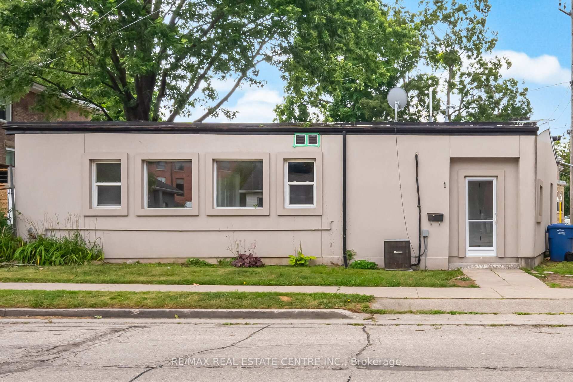 Front of 1 Ontario Street