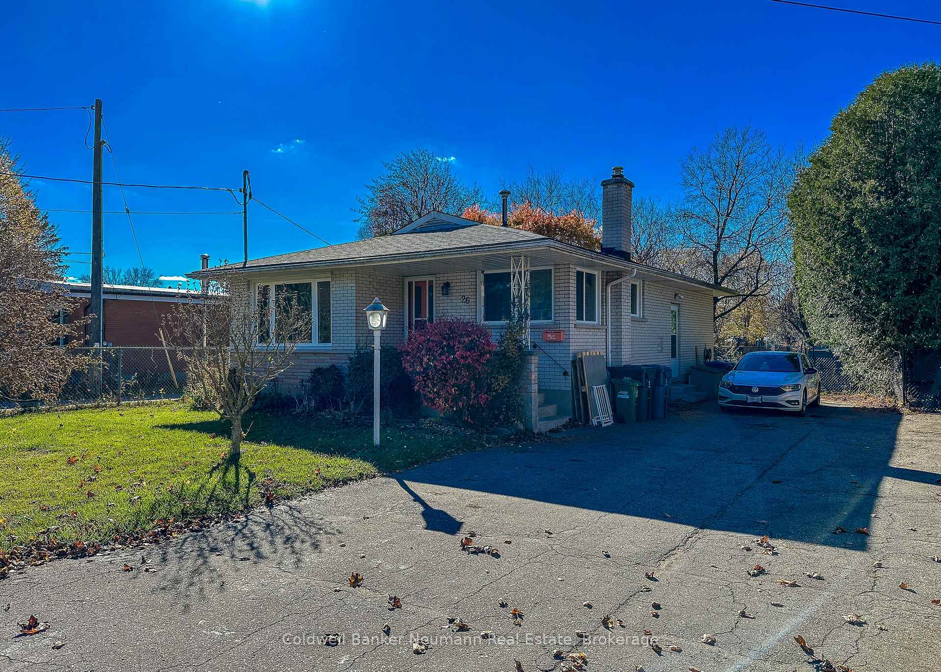 Front of Unit UPPER, 26 Balmoral Drive