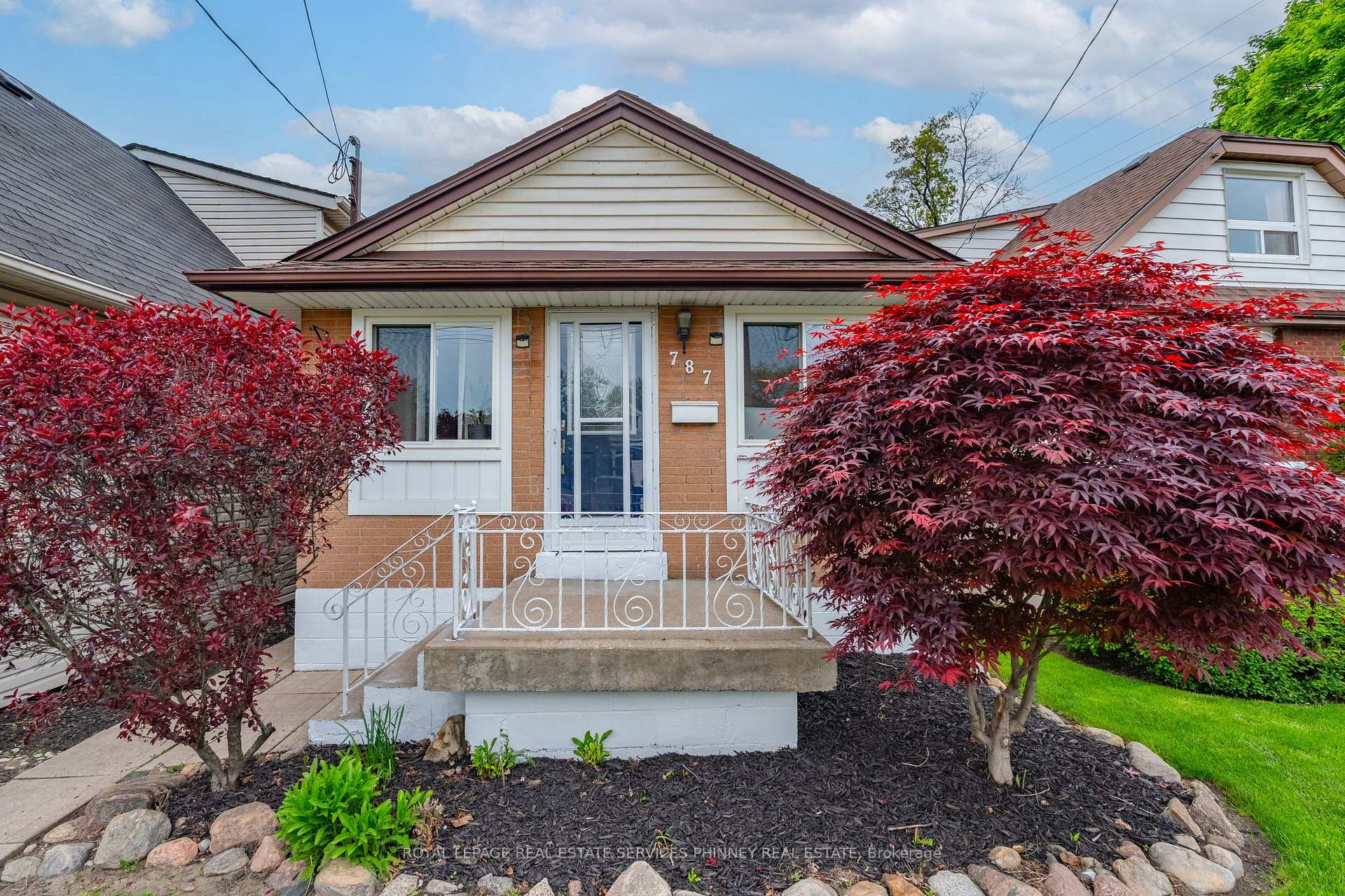 Front of 787 Knox Avenue