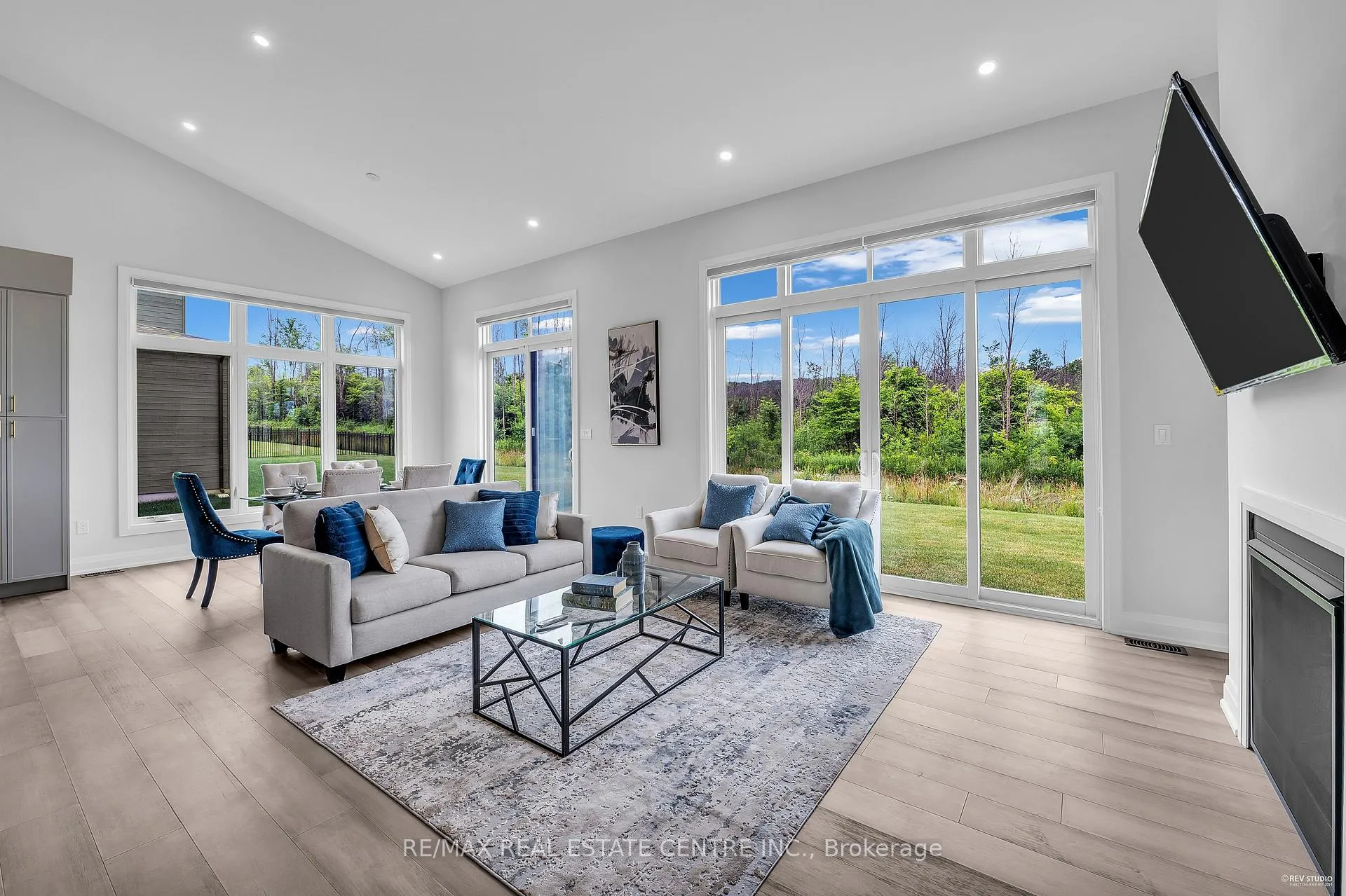 Photo 13 of 119 Sladden Court, Blue Mountains — HOMEH