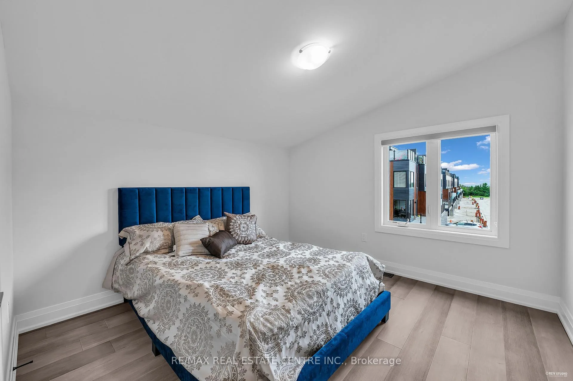 Photo 37 of 119 Sladden Court, Blue Mountains — HOMEH
