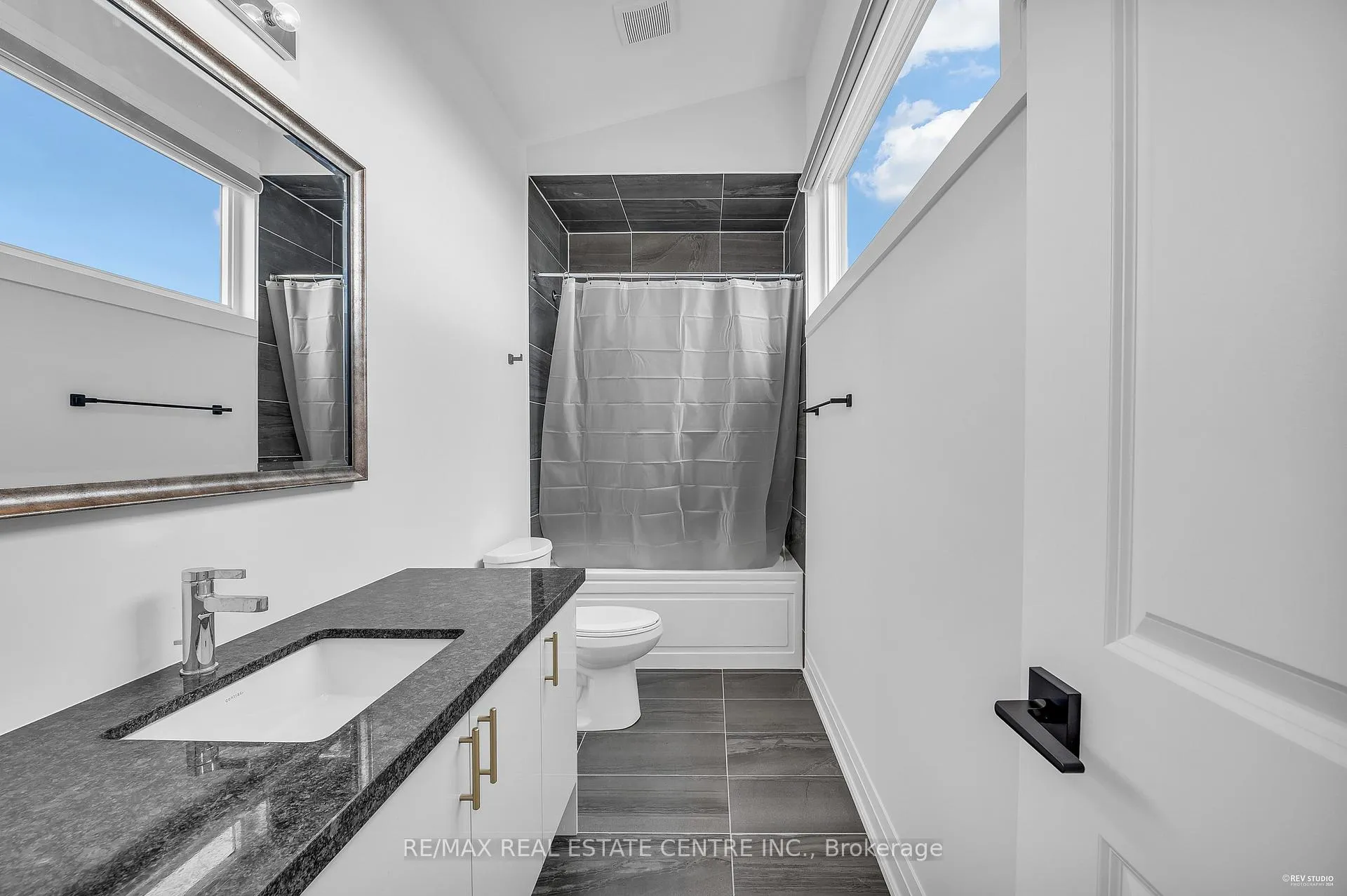 Photo 42 of 119 Sladden Court, Blue Mountains — HOMEH