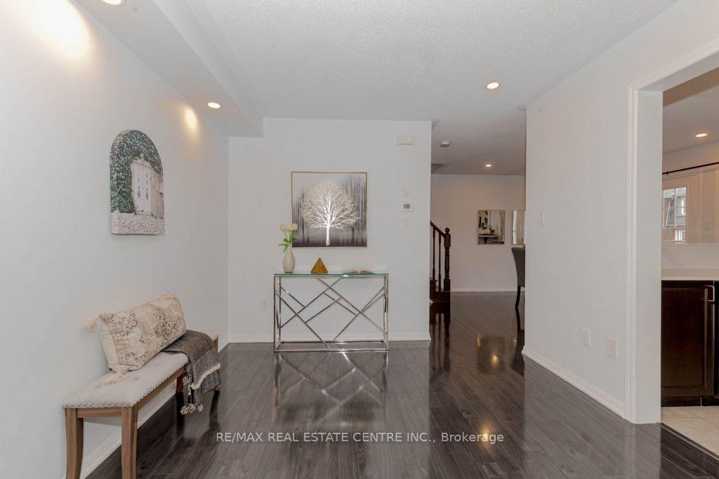 Photo 11 of 629 Attenborough Terrace, Milton, Willmott — HOMEH