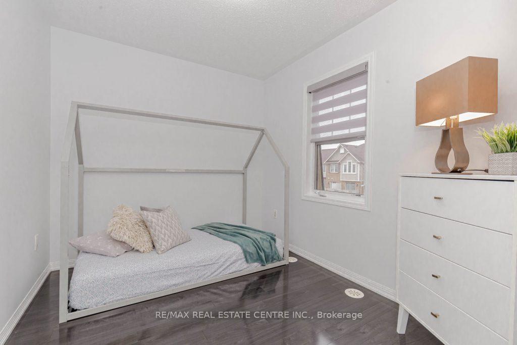 Photo 33 of 629 Attenborough Terrace, Milton, Willmott — HOMEH