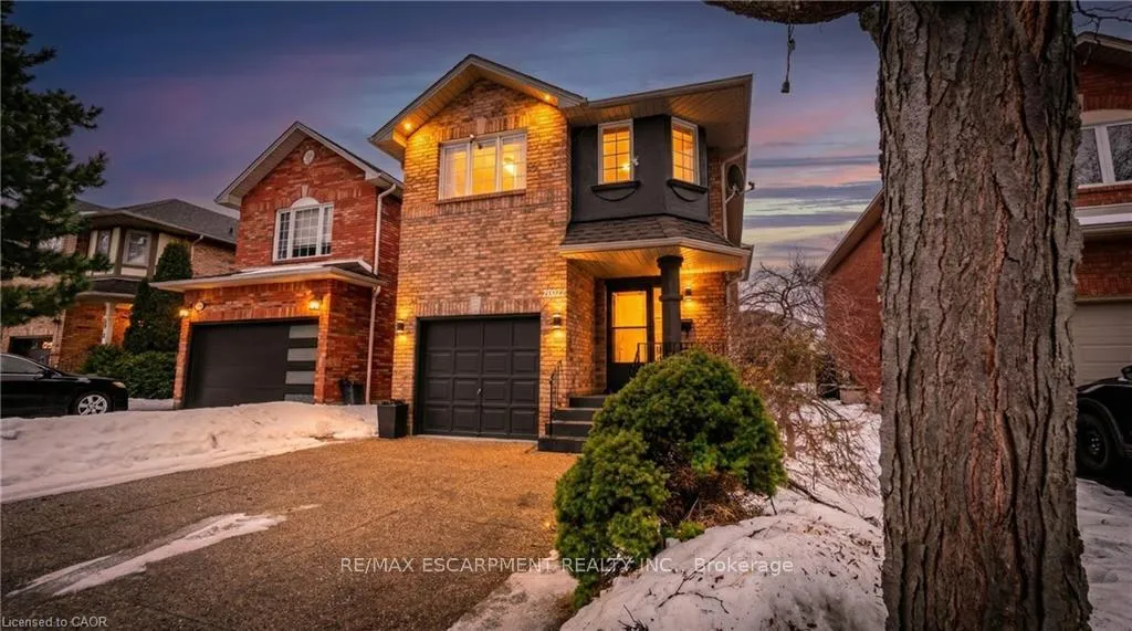 Photo 2 of 2062 Westmount Drive, Oakville, Westmount — HOMEH