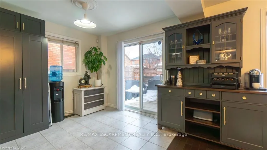 Photo 13 of 2062 Westmount Drive, Oakville, Westmount — HOMEH