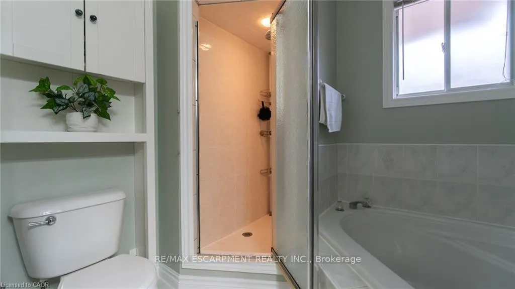 Photo 23 of 2062 Westmount Drive, Oakville, Westmount — HOMEH