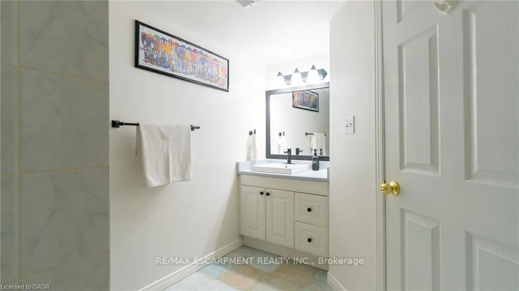 Photo 35 of 2062 Westmount Drive, Oakville, Westmount — HOMEH