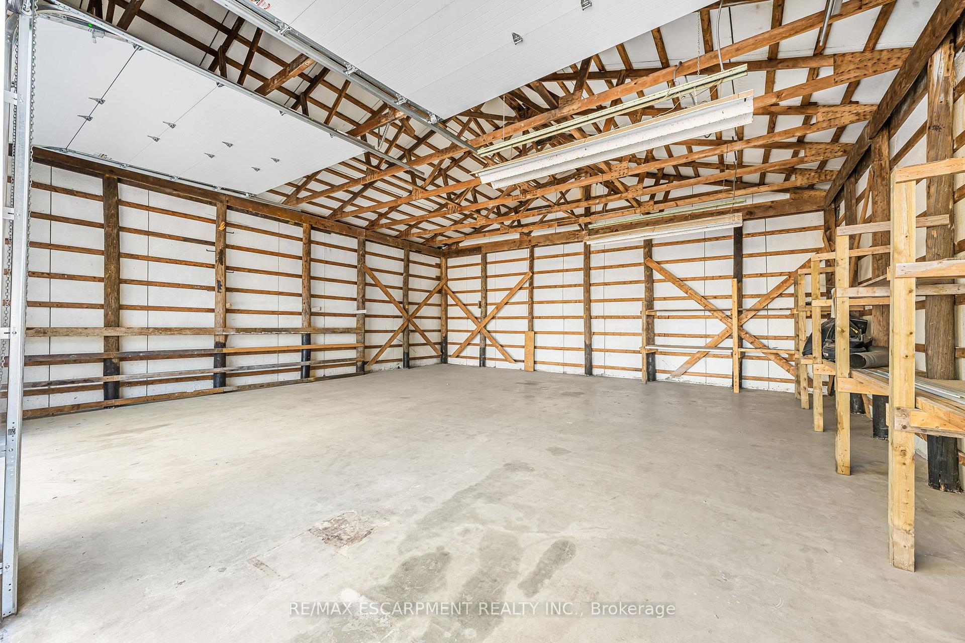 Photo 5 of 7580 Regional 20 Road, Grimsby, Grimsby Escarpment — HOMEH