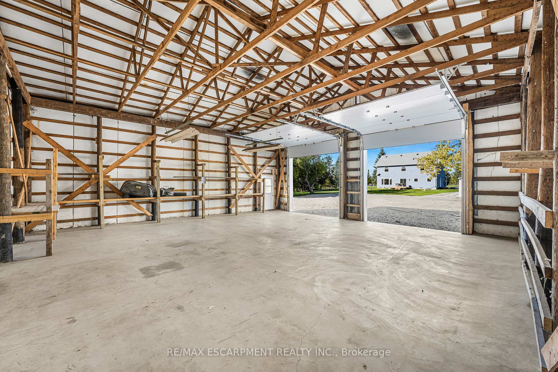 Photo 6 of 7580 Regional 20 Road, Grimsby, Grimsby Escarpment — HOMEH