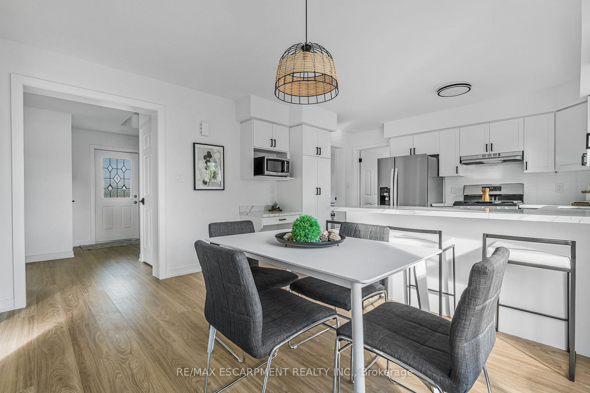 Photo 17 of 7580 Regional 20 Road, Grimsby, Grimsby Escarpment — HOMEH