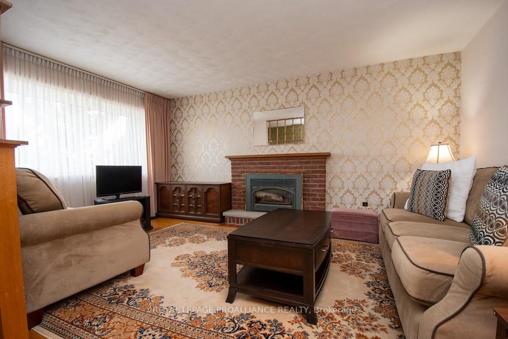 Photo 6 of 632 Saugeen Crescent, Peterborough, Ashburnham Ward 4 — HOMEH