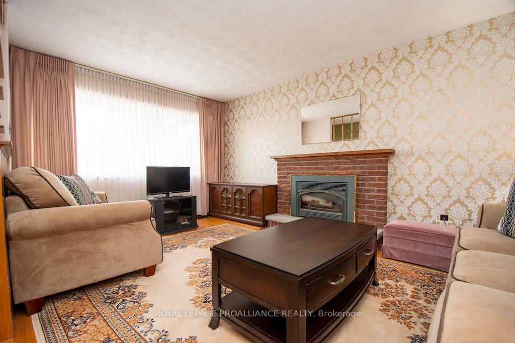 Photo 7 of 632 Saugeen Crescent, Peterborough, Ashburnham Ward 4 — HOMEH