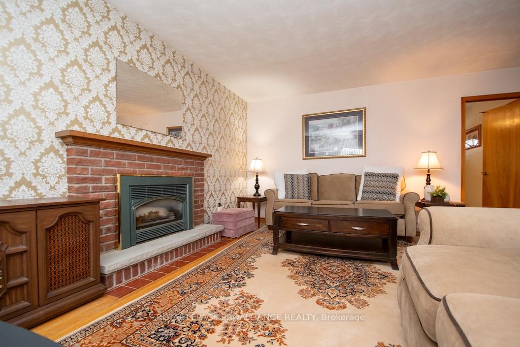 Photo 8 of 632 Saugeen Crescent, Peterborough, Ashburnham Ward 4 — HOMEH