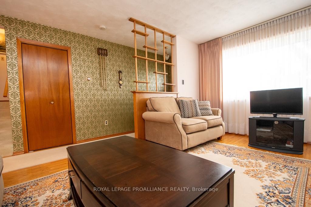 Photo 10 of 632 Saugeen Crescent, Peterborough, Ashburnham Ward 4 — HOMEH