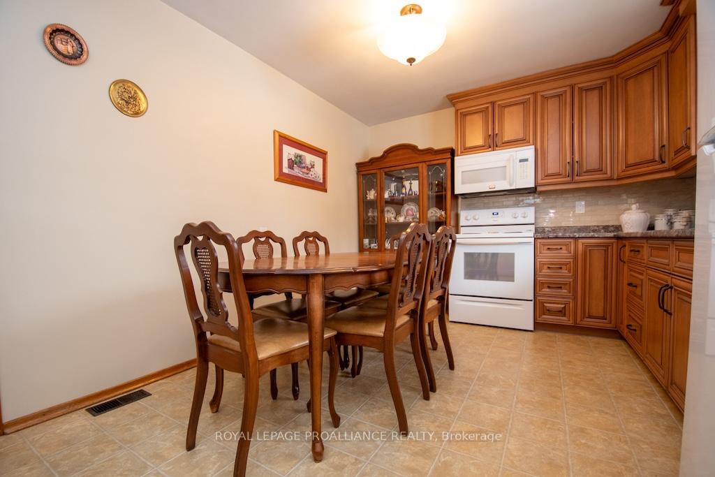 Photo 11 of 632 Saugeen Crescent, Peterborough, Ashburnham Ward 4 — HOMEH