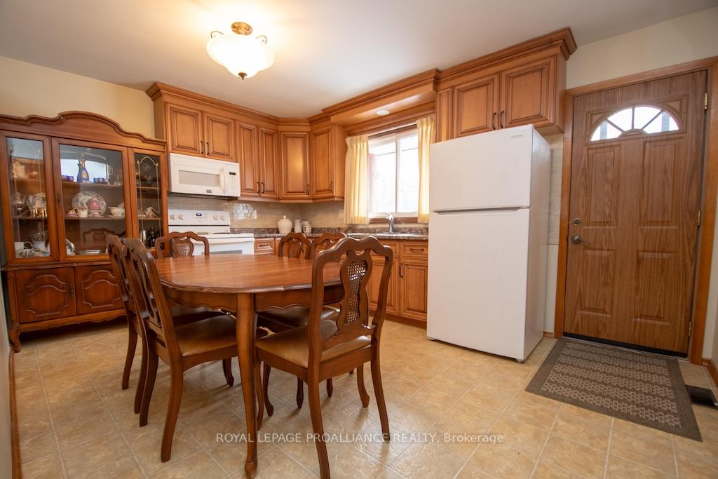 Photo 13 of 632 Saugeen Crescent, Peterborough, Ashburnham Ward 4 — HOMEH
