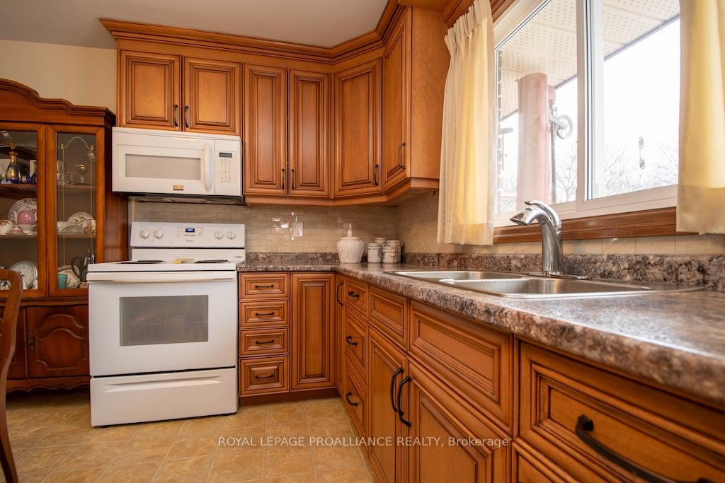 Photo 14 of 632 Saugeen Crescent, Peterborough, Ashburnham Ward 4 — HOMEH