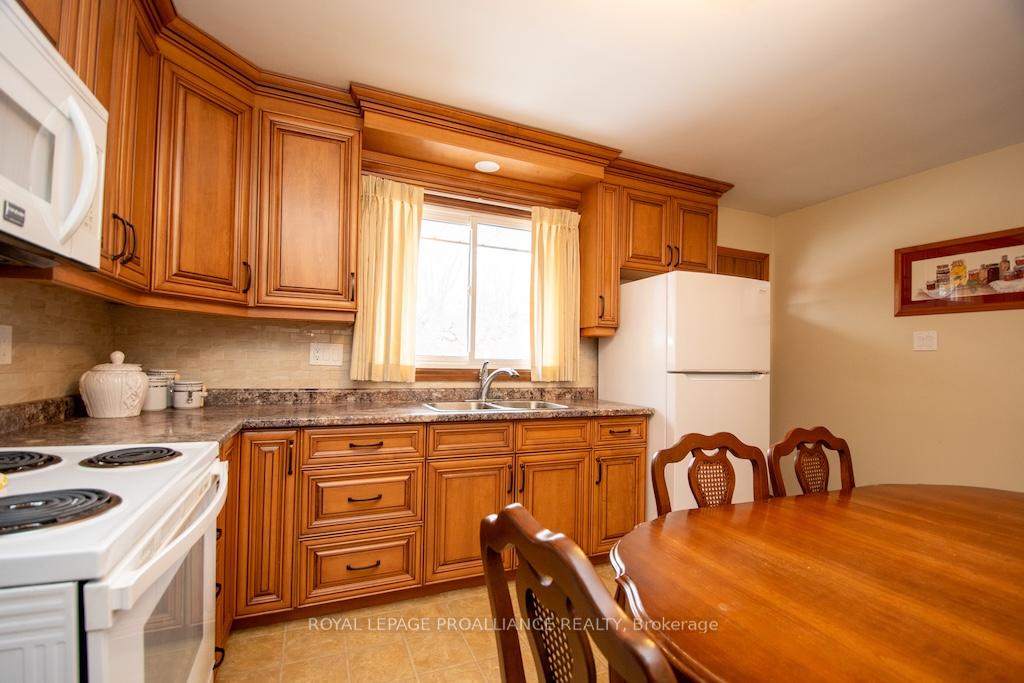 Photo 15 of 632 Saugeen Crescent, Peterborough, Ashburnham Ward 4 — HOMEH