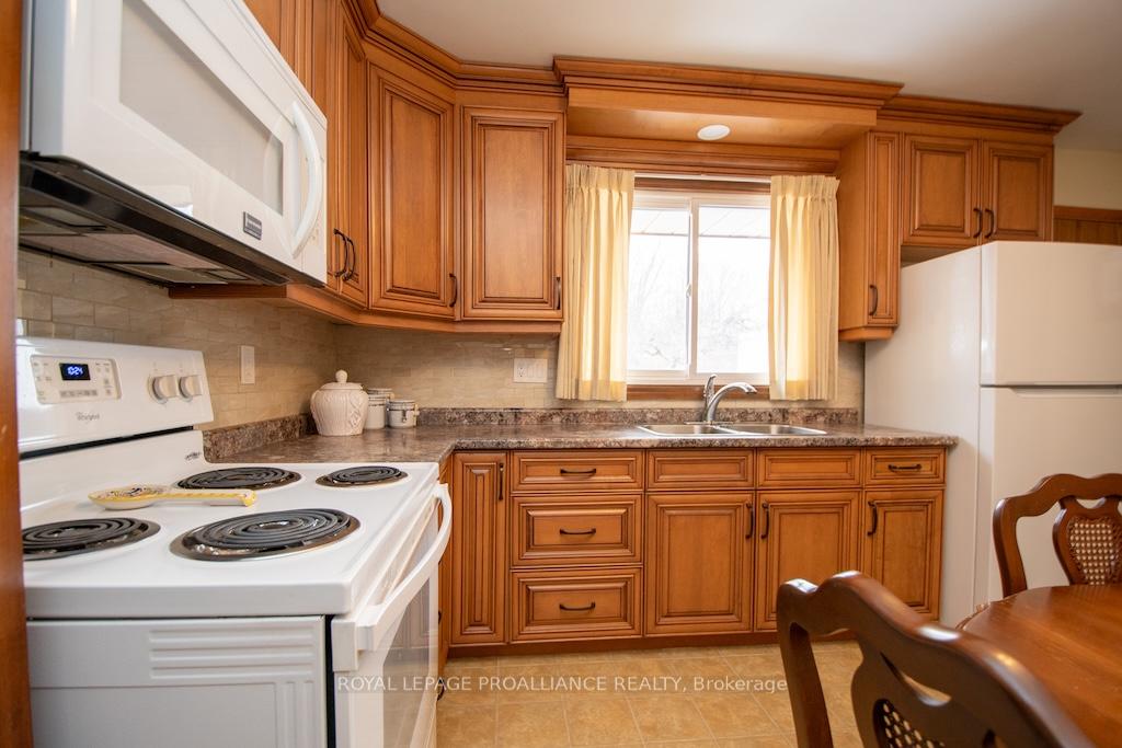 Photo 16 of 632 Saugeen Crescent, Peterborough, Ashburnham Ward 4 — HOMEH