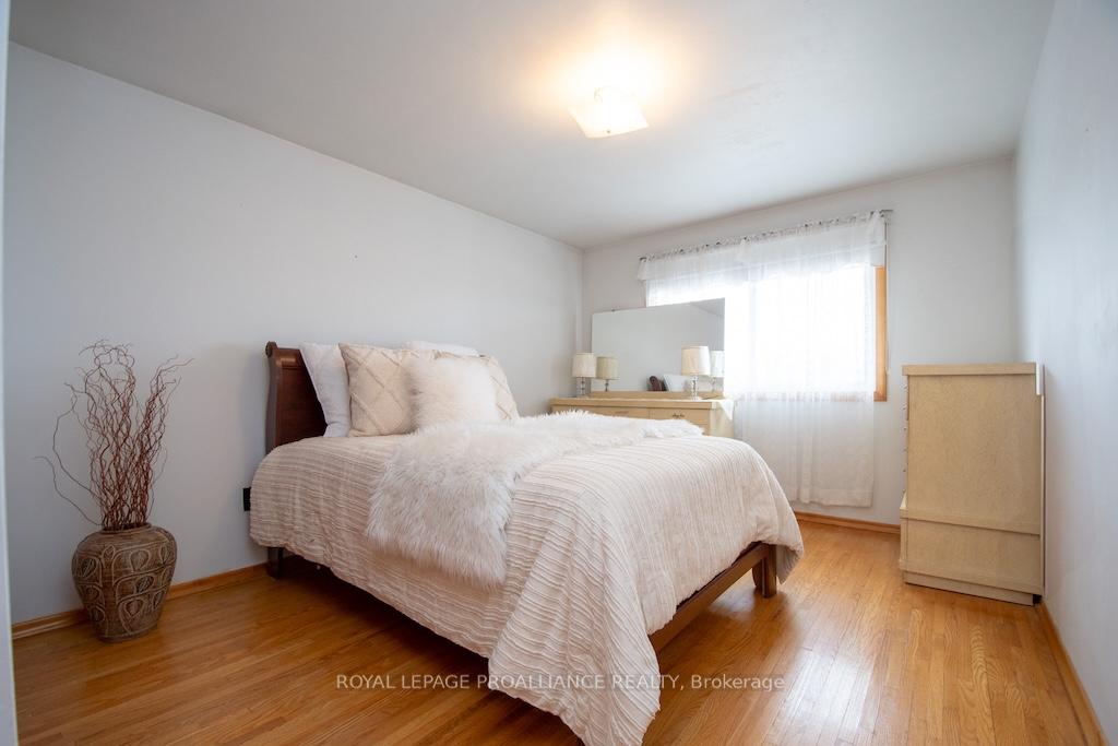 Photo 21 of 632 Saugeen Crescent, Peterborough, Ashburnham Ward 4 — HOMEH