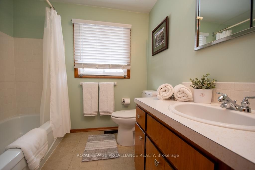 Photo 26 of 632 Saugeen Crescent, Peterborough, Ashburnham Ward 4 — HOMEH