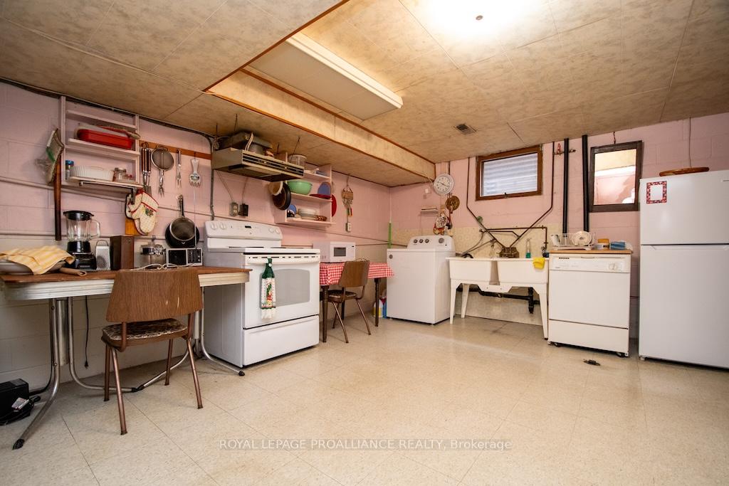 Photo 35 of 632 Saugeen Crescent, Peterborough, Ashburnham Ward 4 — HOMEH
