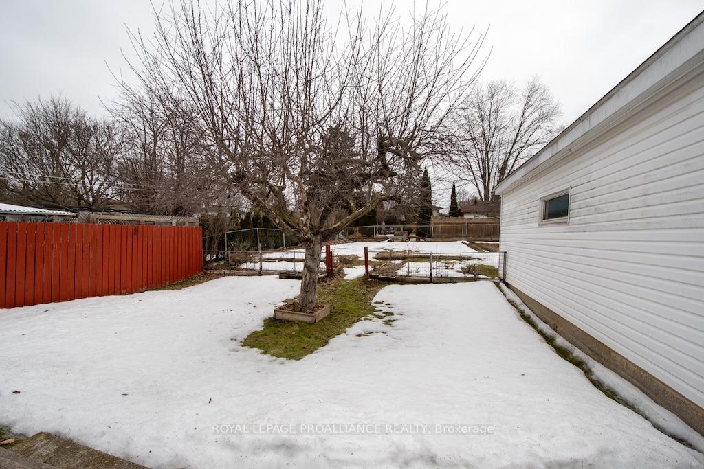 Photo 37 of 632 Saugeen Crescent, Peterborough, Ashburnham Ward 4 — HOMEH