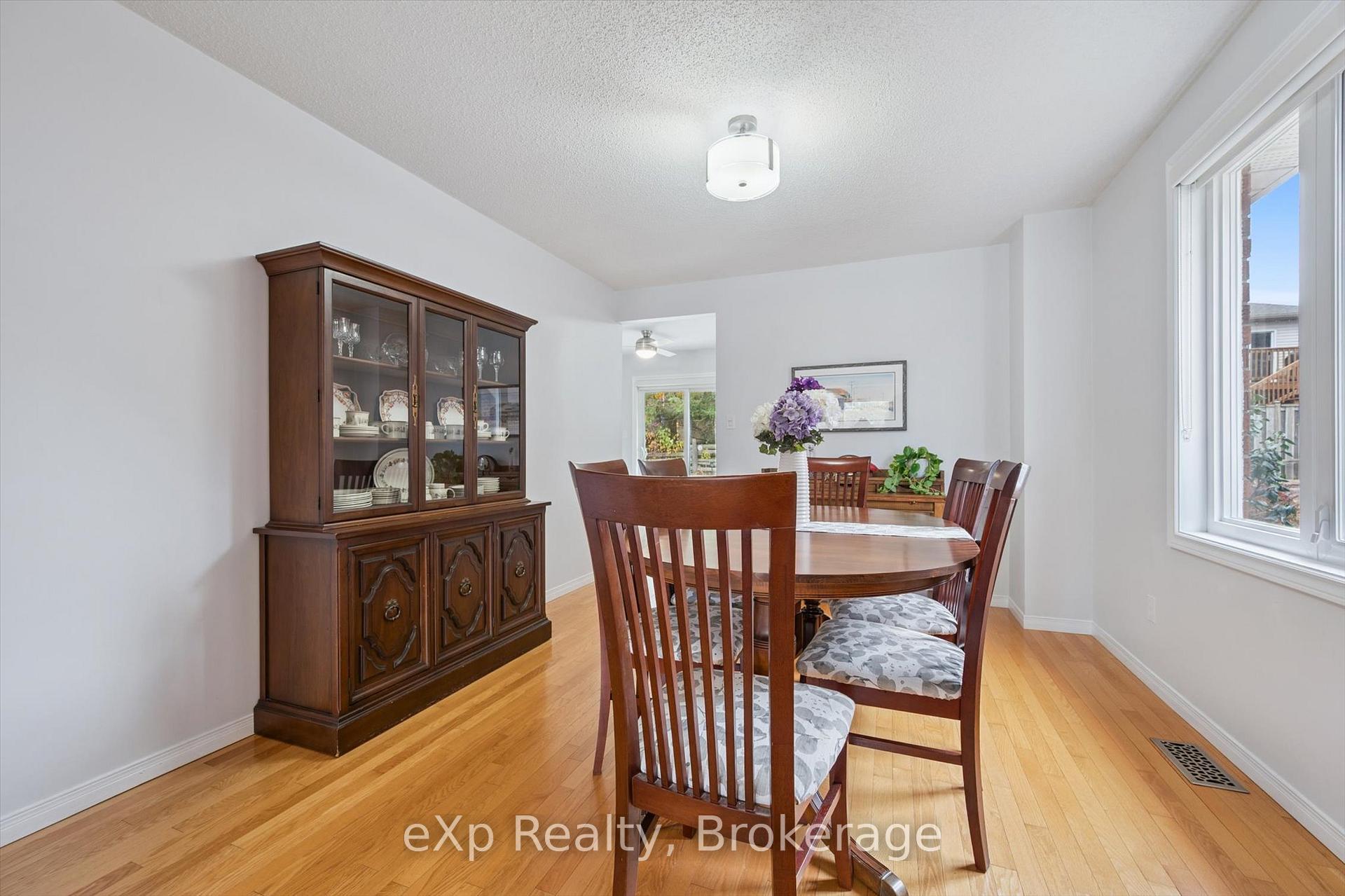 Photo 13 of 29 Celia Crescent, Guelph, Dovercliffe Park/Old University — HOMEH