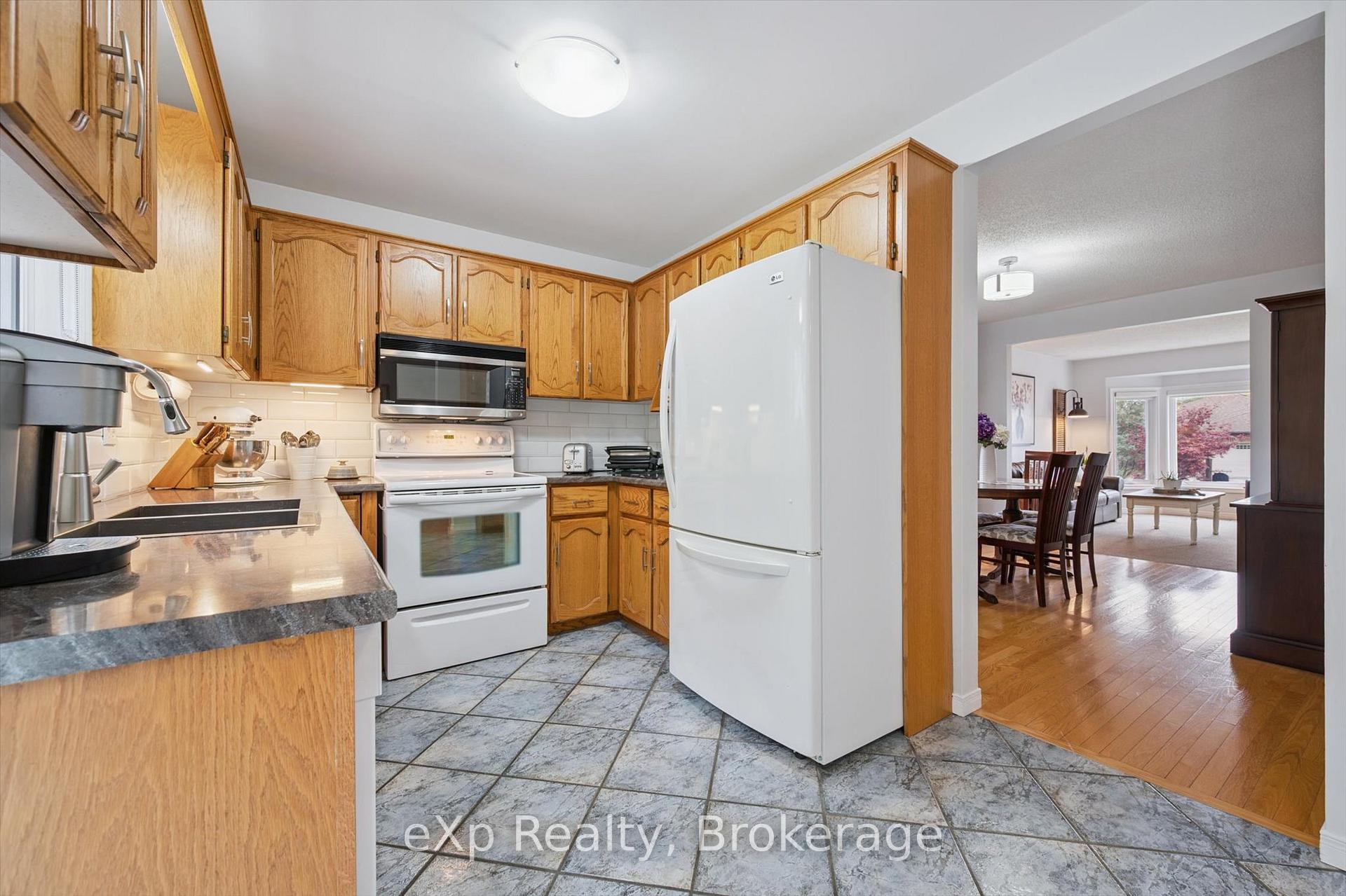 Photo 14 of 29 Celia Crescent, Guelph, Dovercliffe Park/Old University — HOMEH