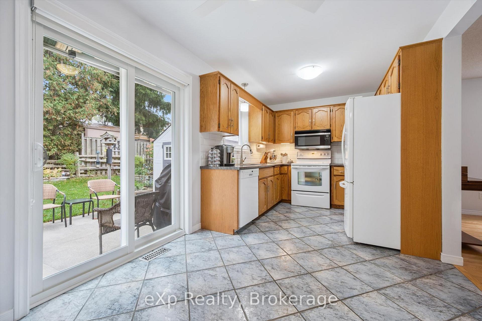 Photo 17 of 29 Celia Crescent, Guelph, Dovercliffe Park/Old University — HOMEH